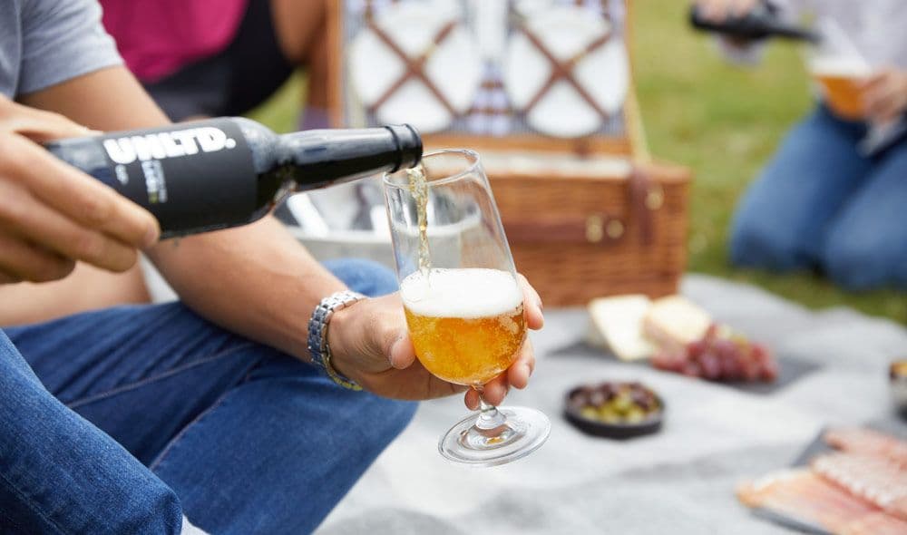 The Best Alcohol Alternatives for Parties