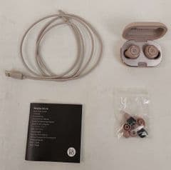 Bang & Olufsen BeoPlay E8 2.0 Bluetooth Headphones - Limestone RRP 300 lot H1758
