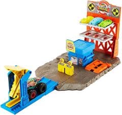 Hot Wheels Monster Trucks Blast Station Playset RRP 31.00 lot GD