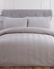 Sleepdown Silver Chevron Pinsonic Duvet Set King Size RRP 29.99 lot GD