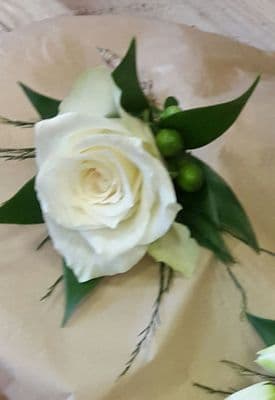 Deleux Gents Ivory Rose Buttonhole
