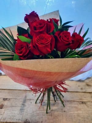 Romance 12x Red Rose Hand Tied (not in water)