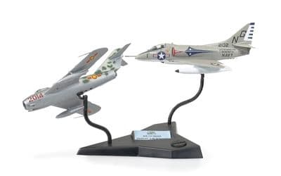 Airfix Starter/Gift Set A50185 Mig17f Fresco Doug A-4b Skyhawk  1:72 Scale