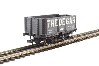 BACHMANN Branchline 37-091 7-plank end door open wagon in grey - Tredegar 3410 - with load