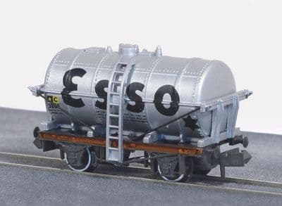 Peco NR-P161 Esso Petrol Tank Wagon