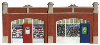 Peco SS18 Station Forecourt Shops