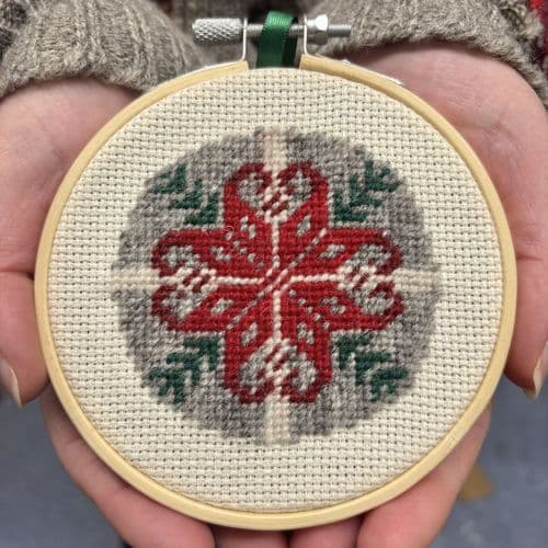 Single Fair Isle Motif Hoop kit  - Poinsettia