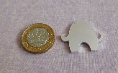 CLEARANCE - Elephant with heart metal stamping/engraving blank - 2mm aluminium - laser cut