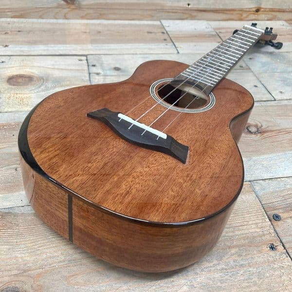 Barnes & Mullins BMUK10C Concert Ukulele, Solid Mahogany Inc. Gigbag
