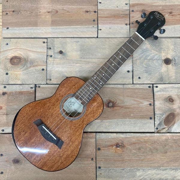 Barnes & Mullins BMUK10C Concert Ukulele, Solid Mahogany Inc. Gigbag