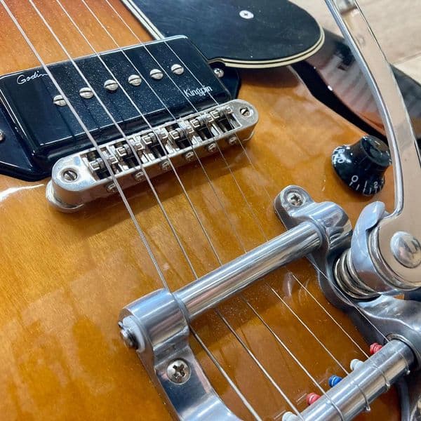 Godin Montreal Premier P90 Bigsby Sunburst HG (Ex-Demo, NOS)