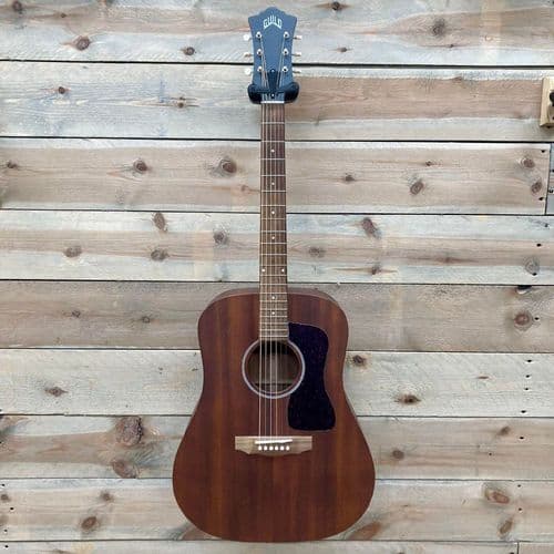 Guild D-20 Natural Ex Demo (Includes Case)