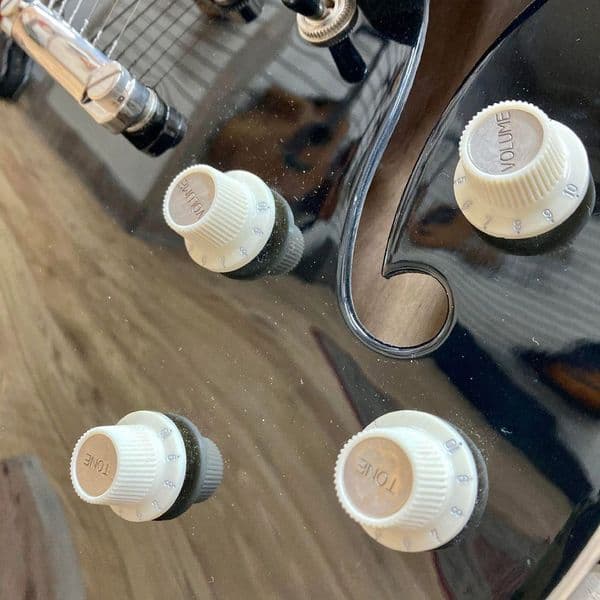 Hofner Verythin Black (Ex-Demo)