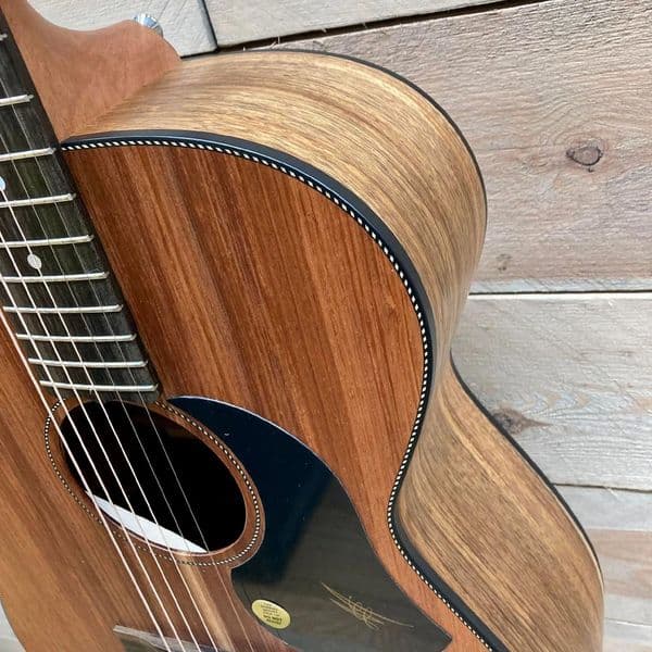Maton Blackwood Series EBW808