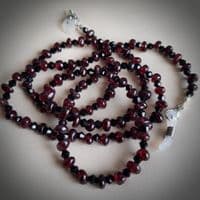 Garnet Glasses Chain