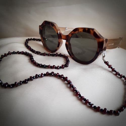 Garnet Glasses Chain
