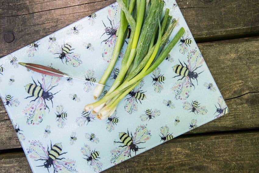 BEE FRIENDLY ECO-CHOPPING BOARD