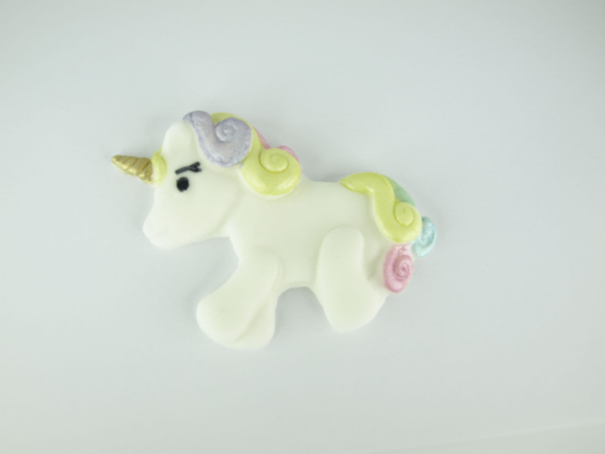 6x Edible Unicorn Fondant Cupcake Toppers Princess Party Cake Toppers