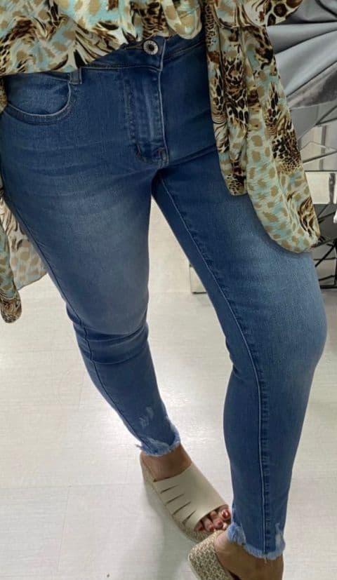 Scarla Freyed Ripped Hem Jeans