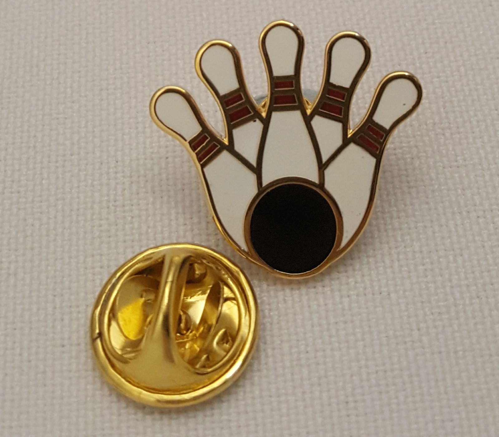 Bowls & Skittles Pin Badge | Buy Bowls & Skittles Pin Badge | NWFlags