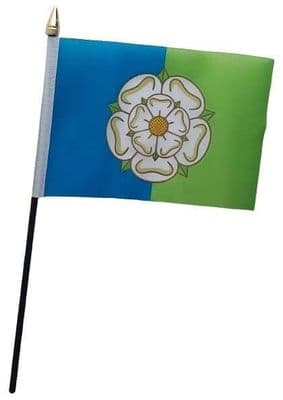 The Iconic Yorkshire Flag Blowing In The Wind Of Gods Own County Stock Photo - Foto 6