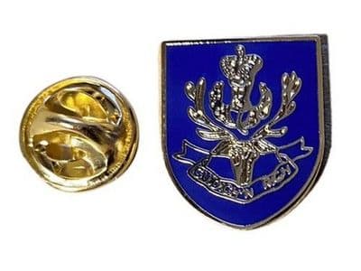 Shield Queen's Own Highlanders Pin Badge