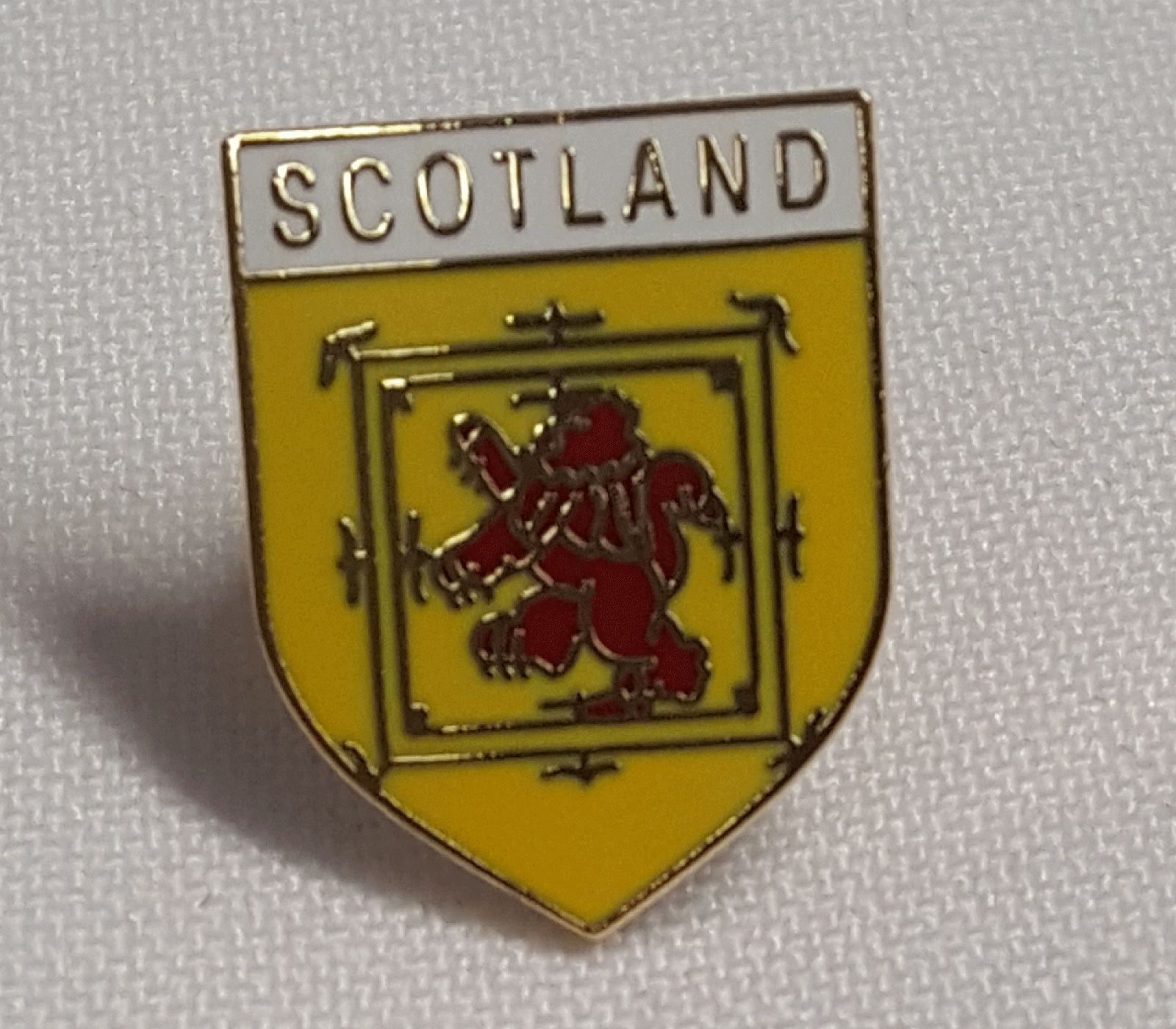 shield-scotland-lion-pin-badge-buy-shield-scotland-lion-pin-badge