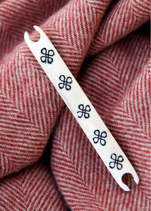Bone Weaving Shuttle - Heraldic Knots