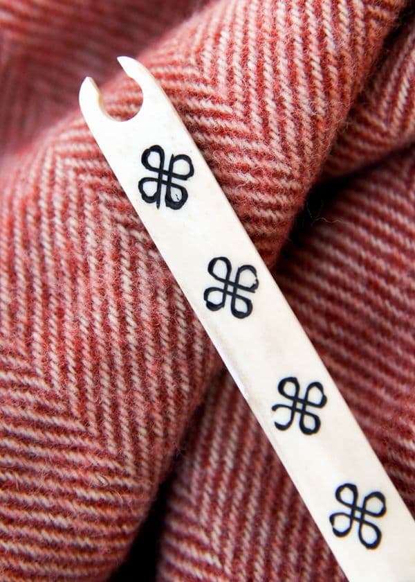 Bone Weaving Shuttle - Heraldic Knots