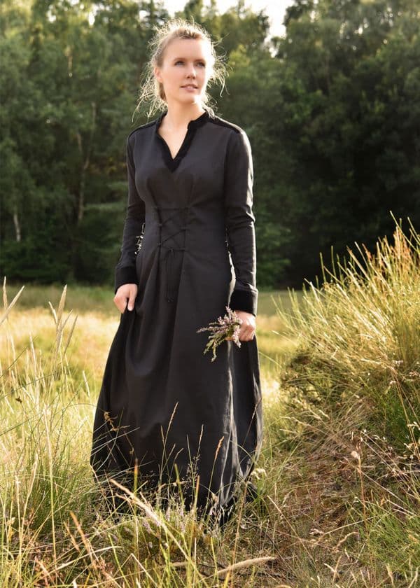 Medieval Dress with Velvet Detail-Black