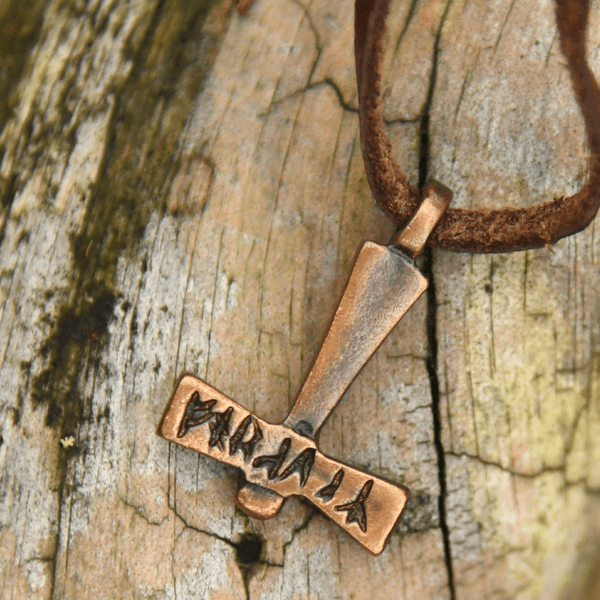 Thor's Hammer - Runic