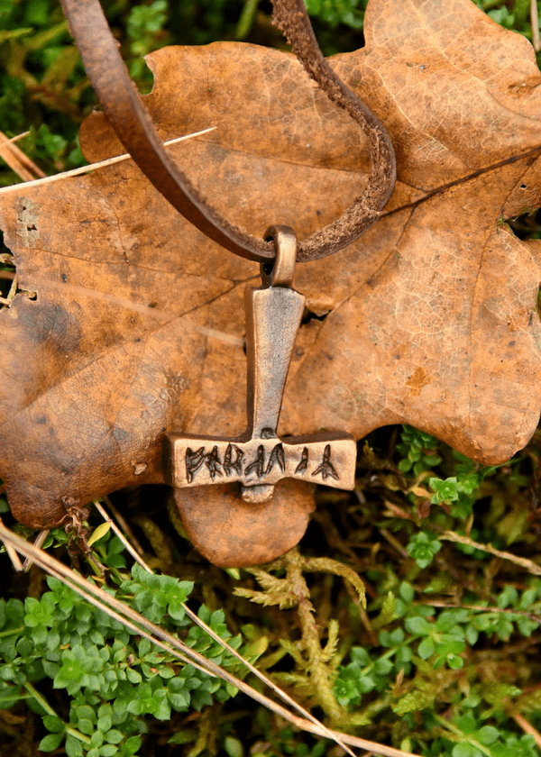 Thor's Hammer - Runic