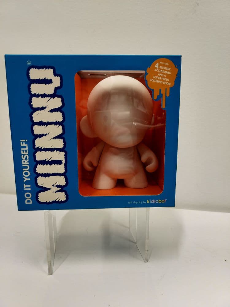 Munny Do-It-Yourself  Vinyl Figure 7 Inch White v.4