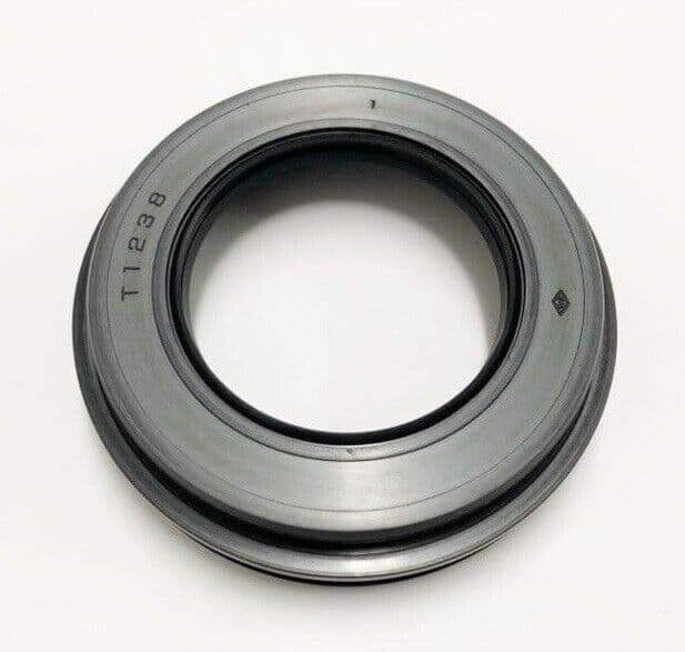 TOYOTA LAND CRUISER KDJ90 / KDJ95 3.0TD REAR WHEEL BEARING OIL SEAL