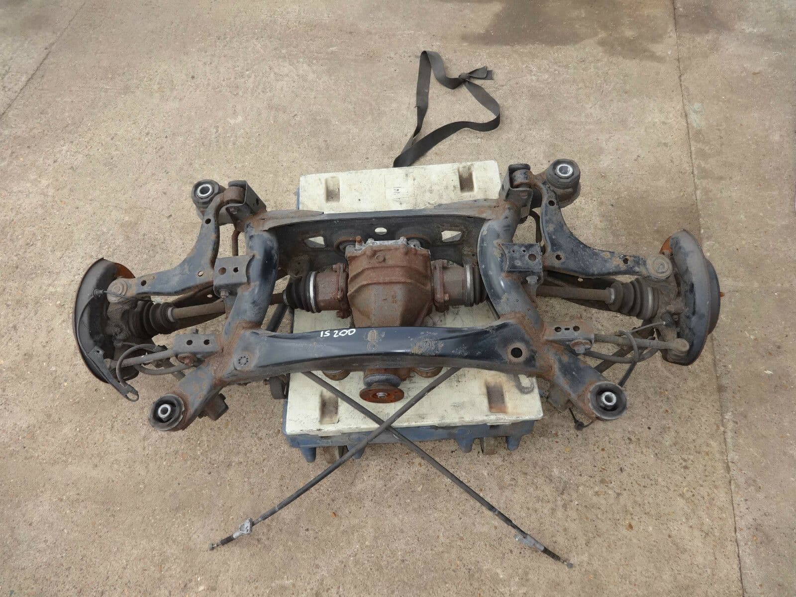 2004 LEXUS IS200 COMPLETE REAR SUBFRAME ARMS SUSPENSION DIFF ...