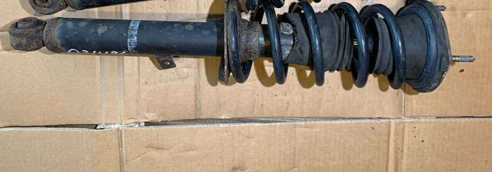 2004 LEXUS IS200 FRONT SHOCK ABSORBERS & COIL SPRING IS300 99-05