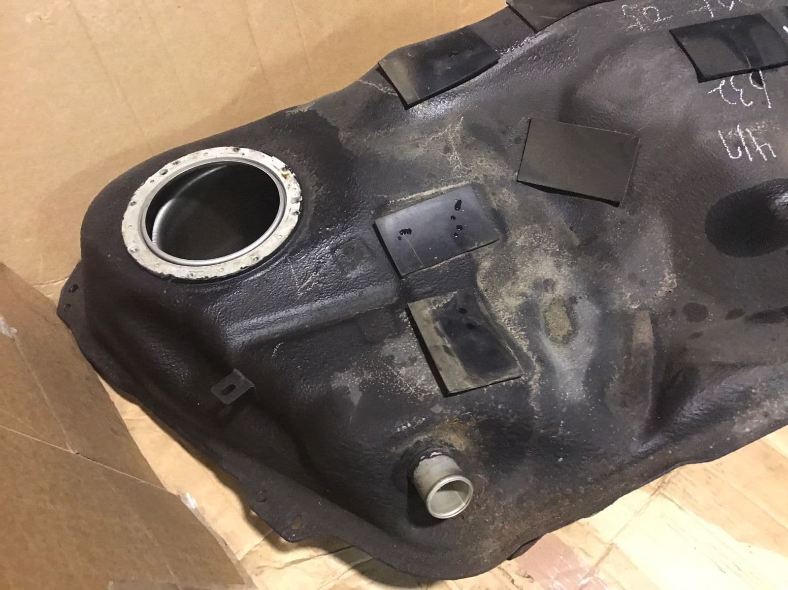 2005 2013 LEXUS IS220 DIESEL FUEL TANK GOOD CONDITION