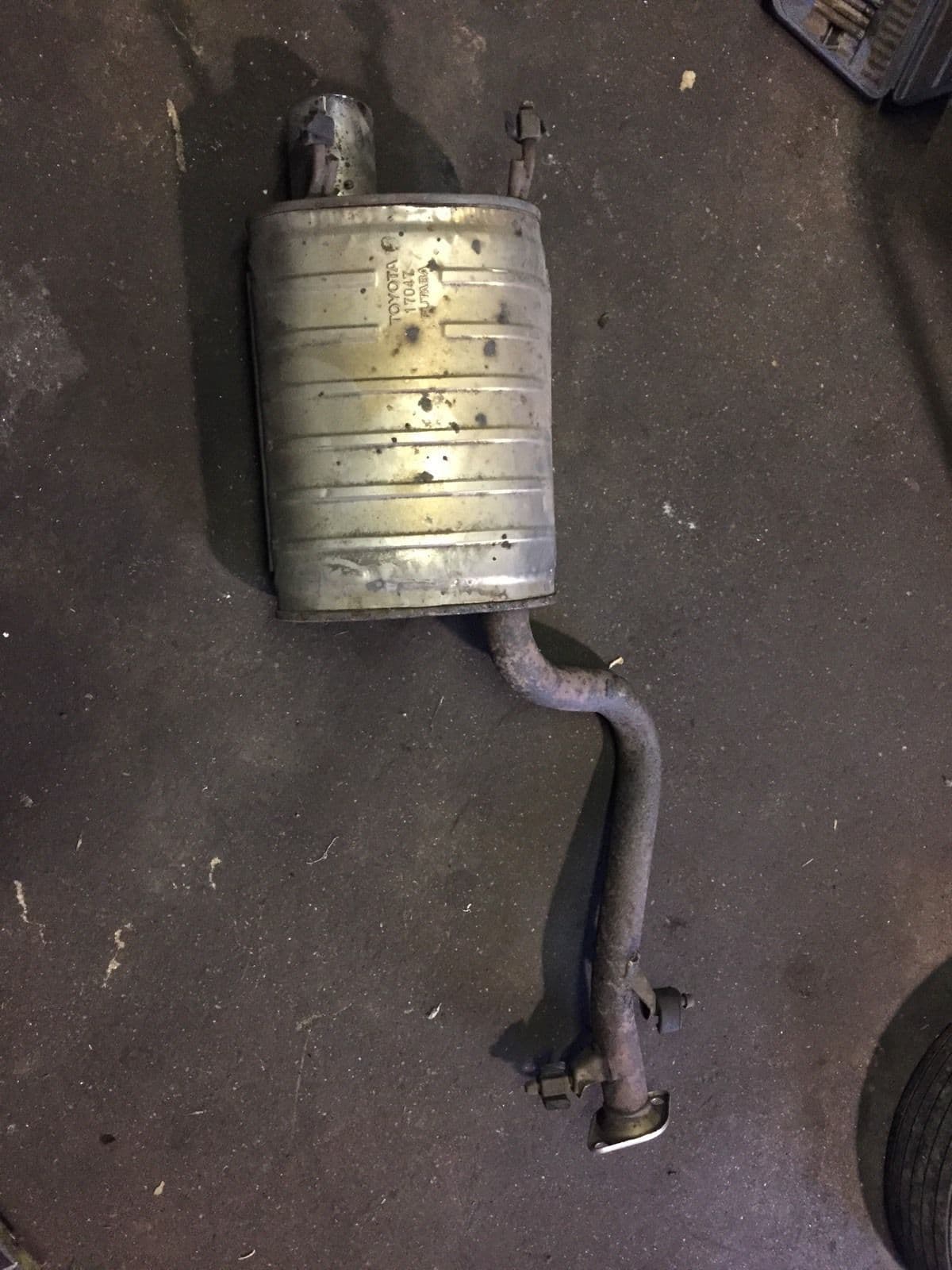 Is200 Back Box 99-05 GENUINE LEXUS IS200 SE SPORT BACK BOX EXHAUST SECTION FREE POST UK