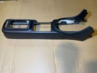 99-05 LEXUS IS200 CENTRE CONSOLE PANEL ARM REST SECTION BLACK INTERIOR IS300