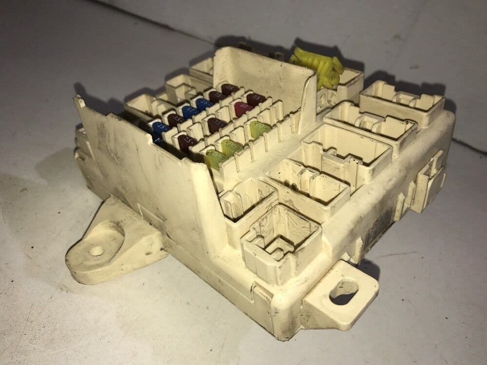 9905 LEXUS IS200 FUSE RELAY BOX SPARE FUSES for 2 0 1gfe engine