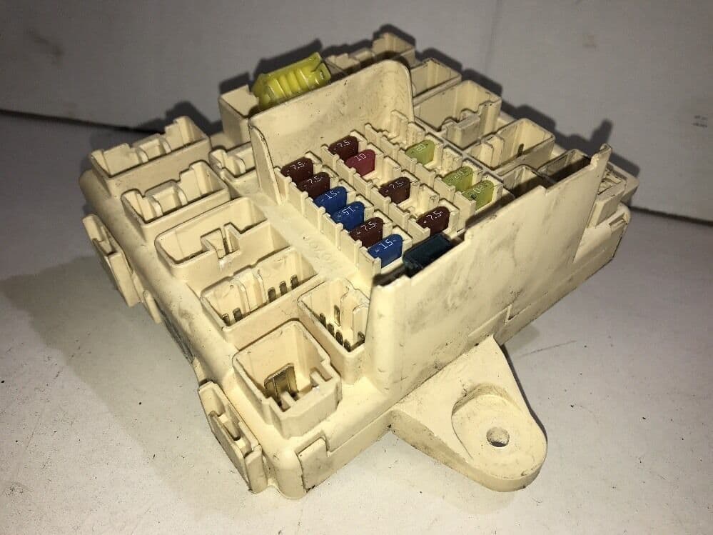 9905 LEXUS IS200 FUSE RELAY BOX SPARE FUSES for 2 0 1gfe engine