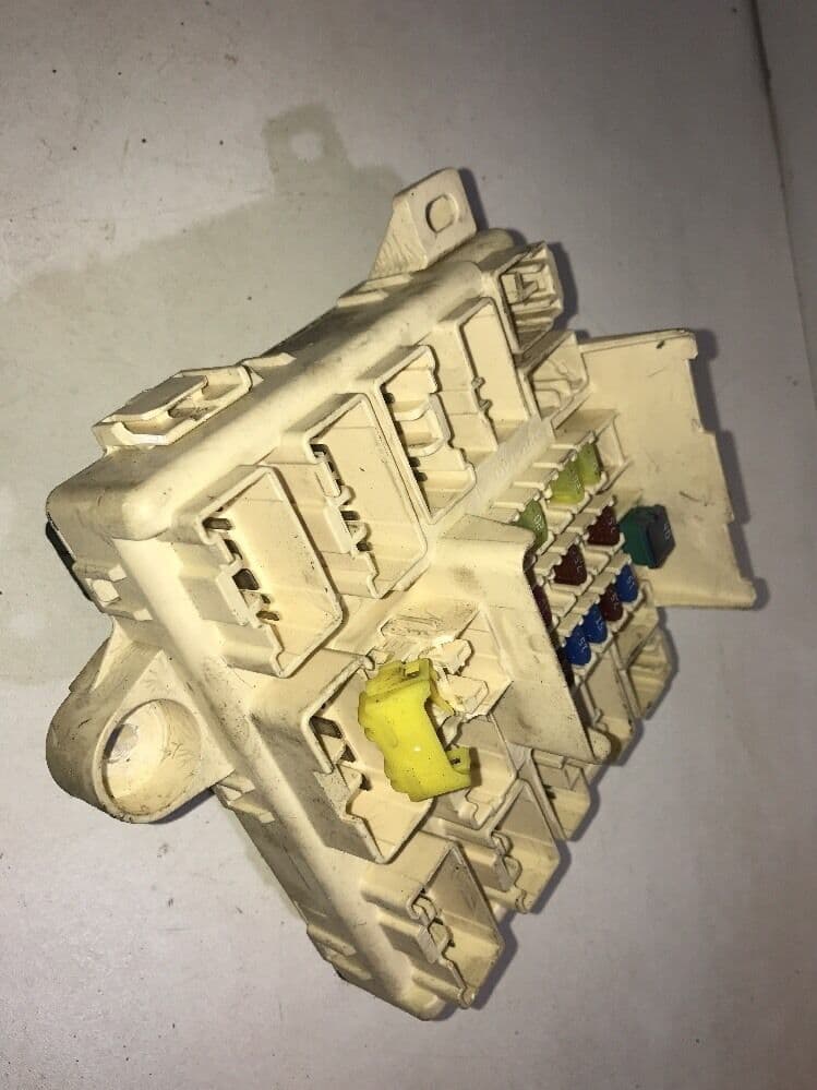 9905 LEXUS IS200 FUSE RELAY BOX SPARE FUSES for 2 0 1gfe engine