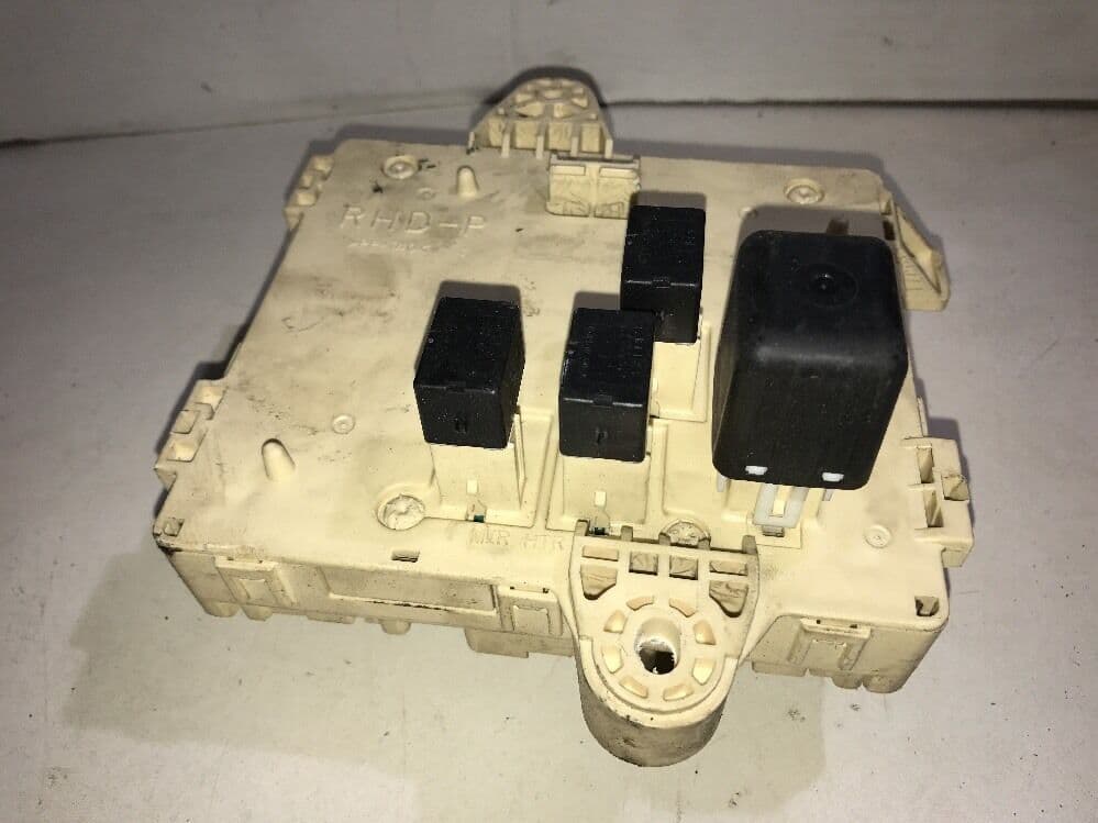 9905 LEXUS IS200 FUSE RELAY BOX SPARE FUSES for 2 0 1gfe engine