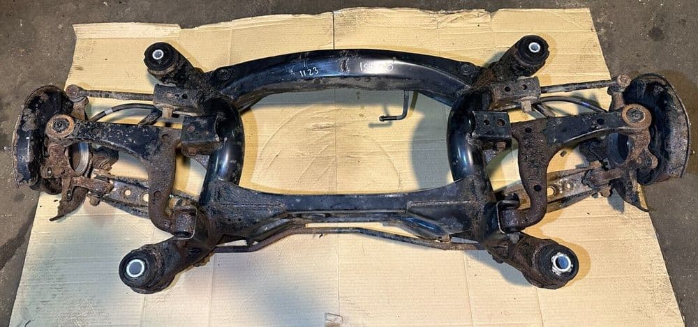 99-05 LEXUS IS200 REAR SUBFRAME ARMS HUBS GOOD COND AXLE 2004 1GFE 2JZ ...