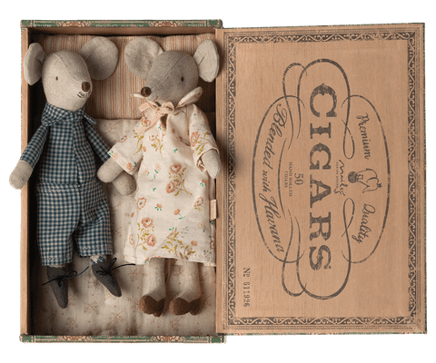 Maileg, Grandma and Grandpa mice in cigarbox 24/25