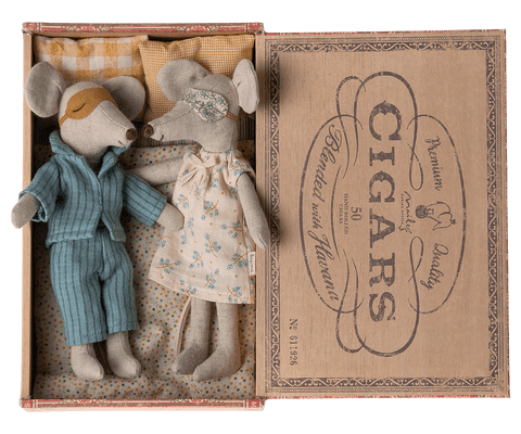 Maileg, Mum and Dad mice in cigarbox 24/25