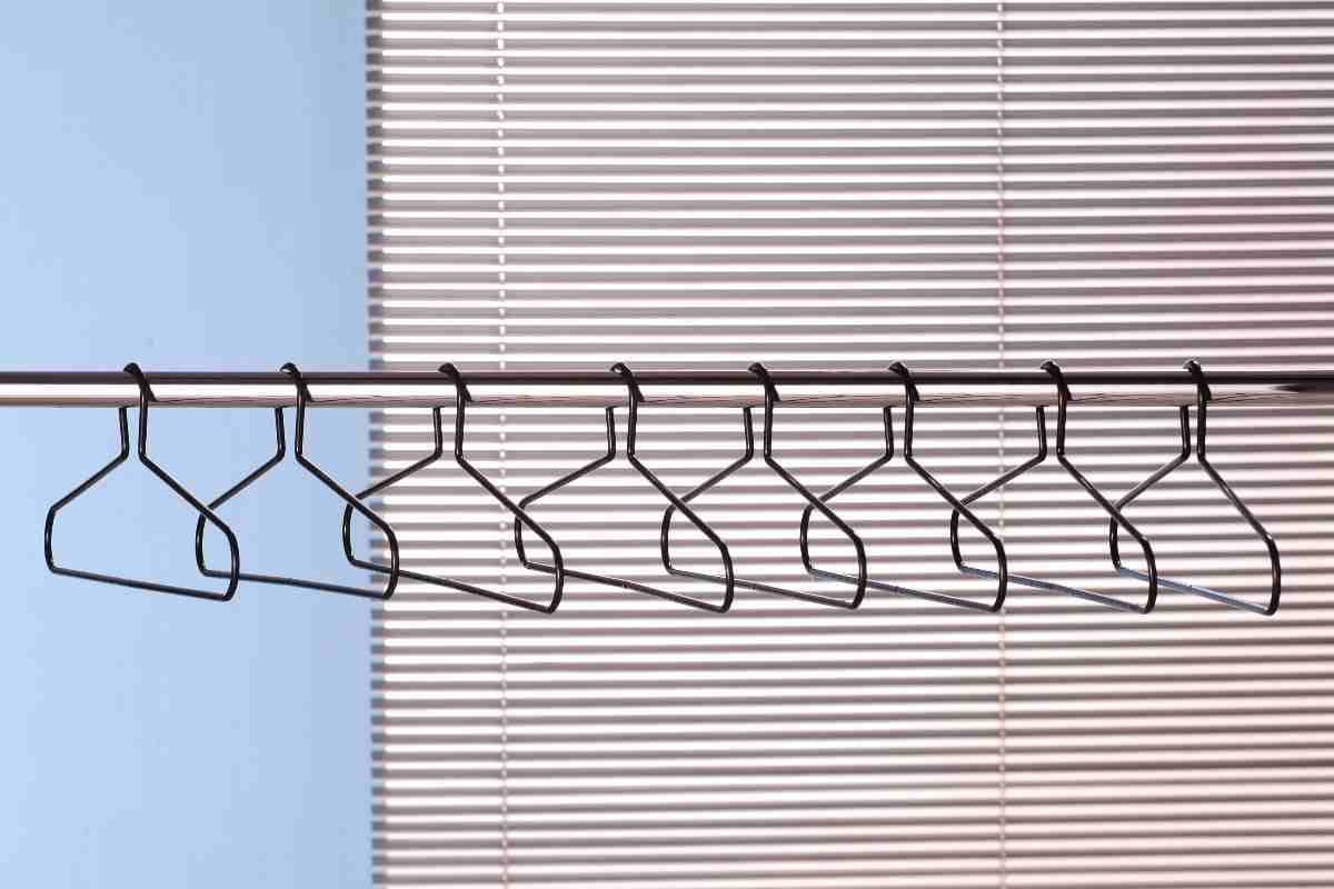 CH4 Heavy Duty Black Steel Hanger