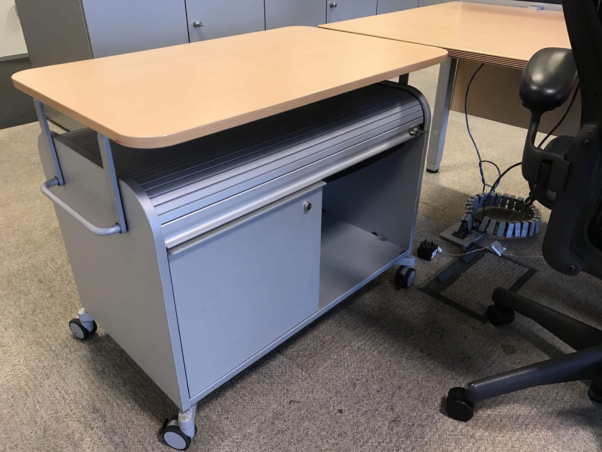 Bene Frame_S with Bene K2 Caddy L shaped desk desk with storage