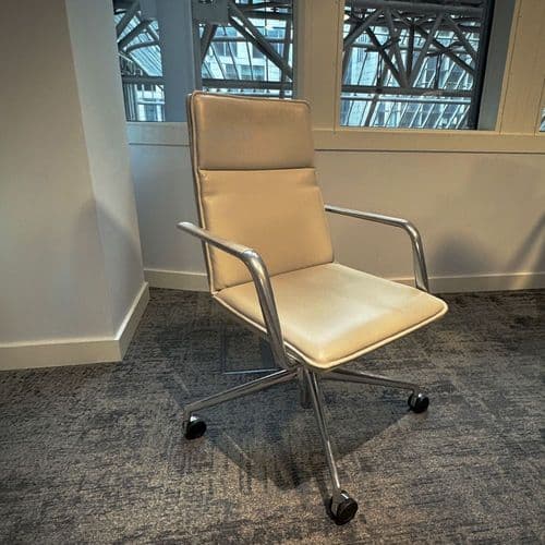 Brunner Fina Soft Swivel Chair (Ivory)