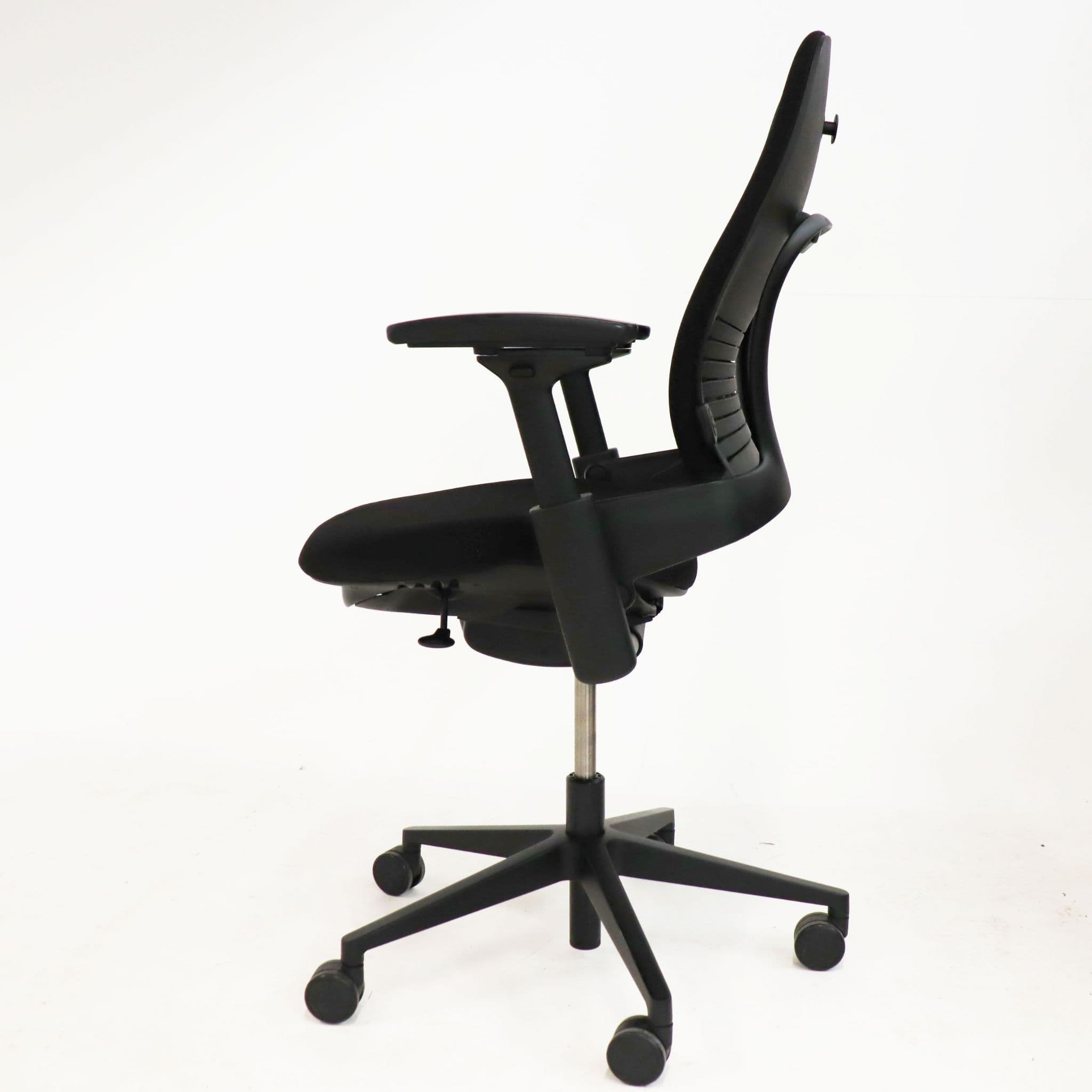 Steelcase Leap Chair V2 in Black Black Steelcase Chair V2 Refurbished